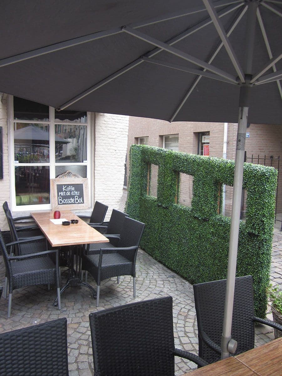 Demontabele groenwand als terrasafscheiding