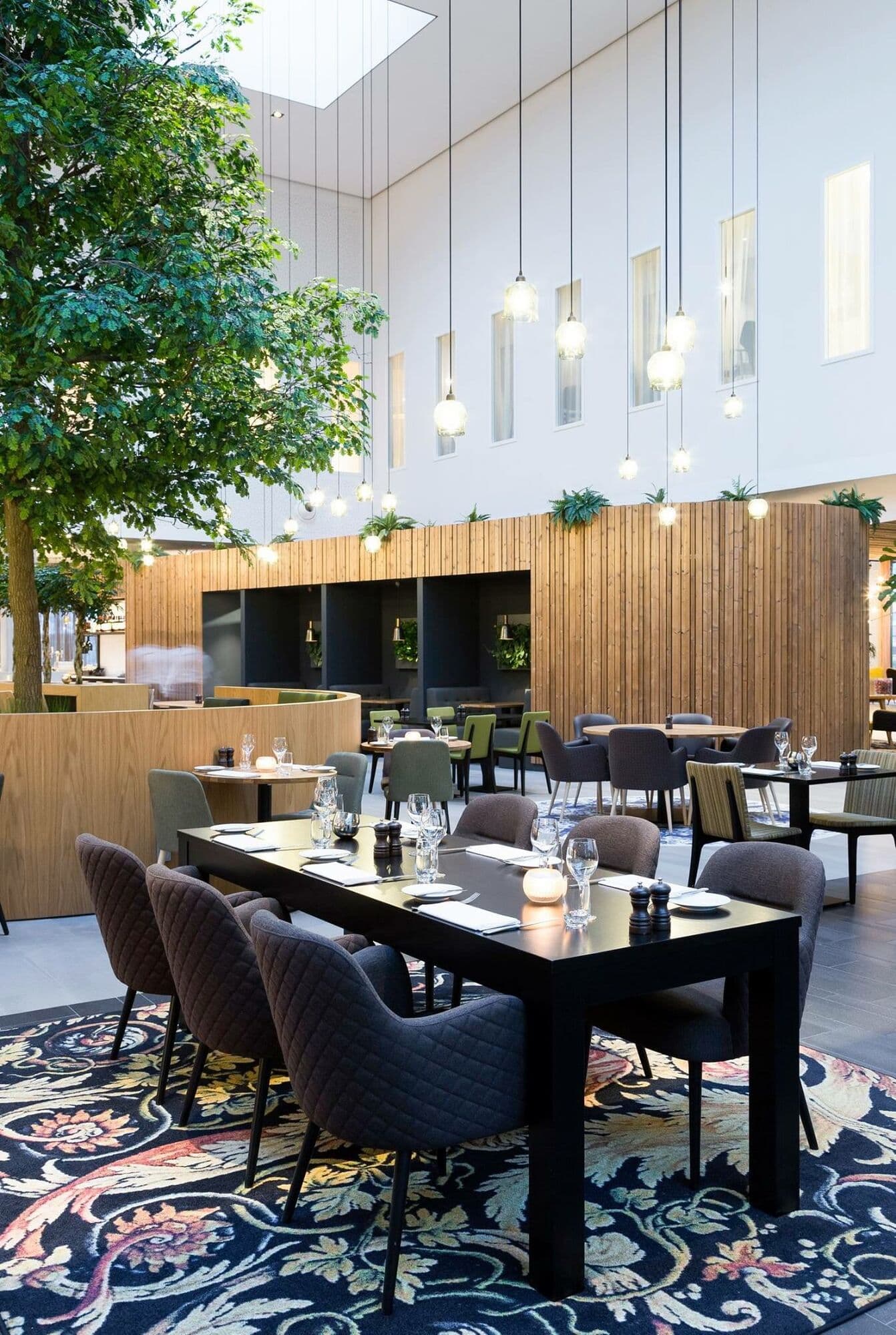 Eik van 8 meter voor Novotel Schiphol, foto 3