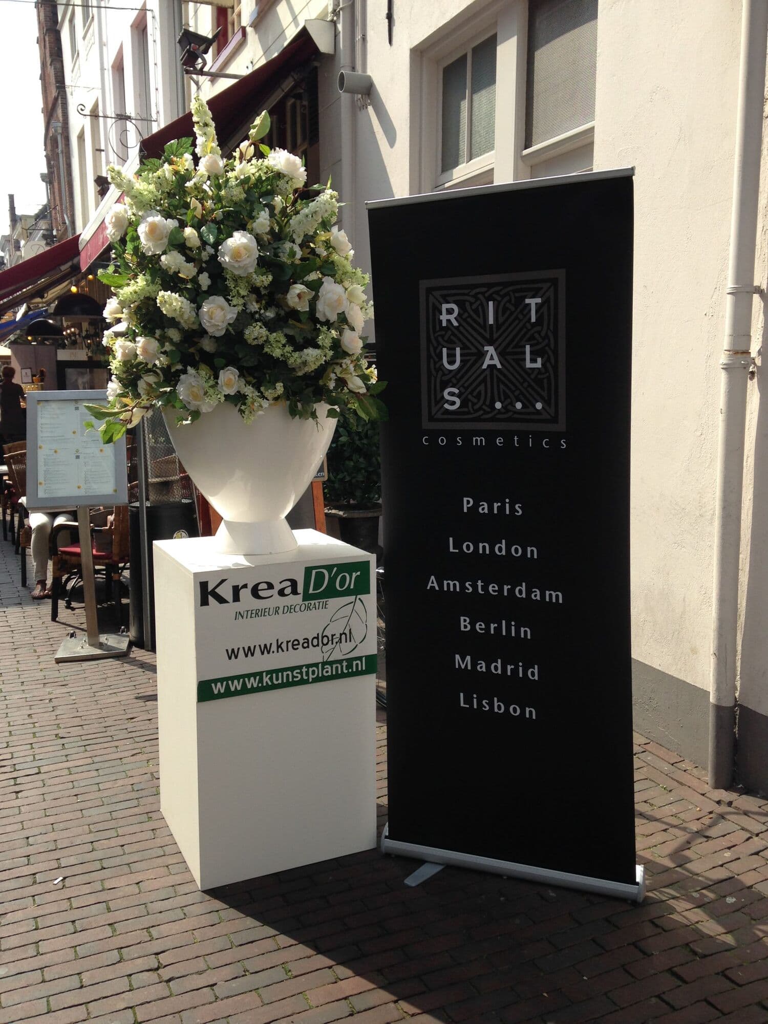 Groenwanden en bloesembomen voor Rituals, foto 6