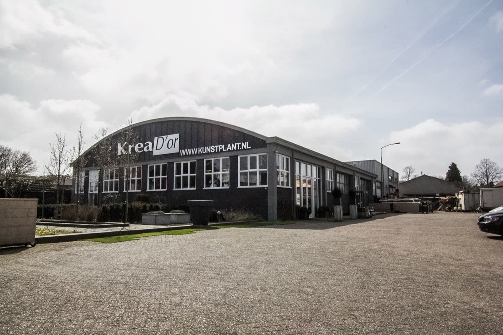 Het pand van KreaDor aan de Industrieweg in Vught